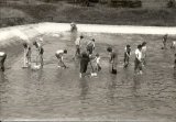 Foto č. 7 z r. 1980-brigáda na požární nádrži v obci Libovice